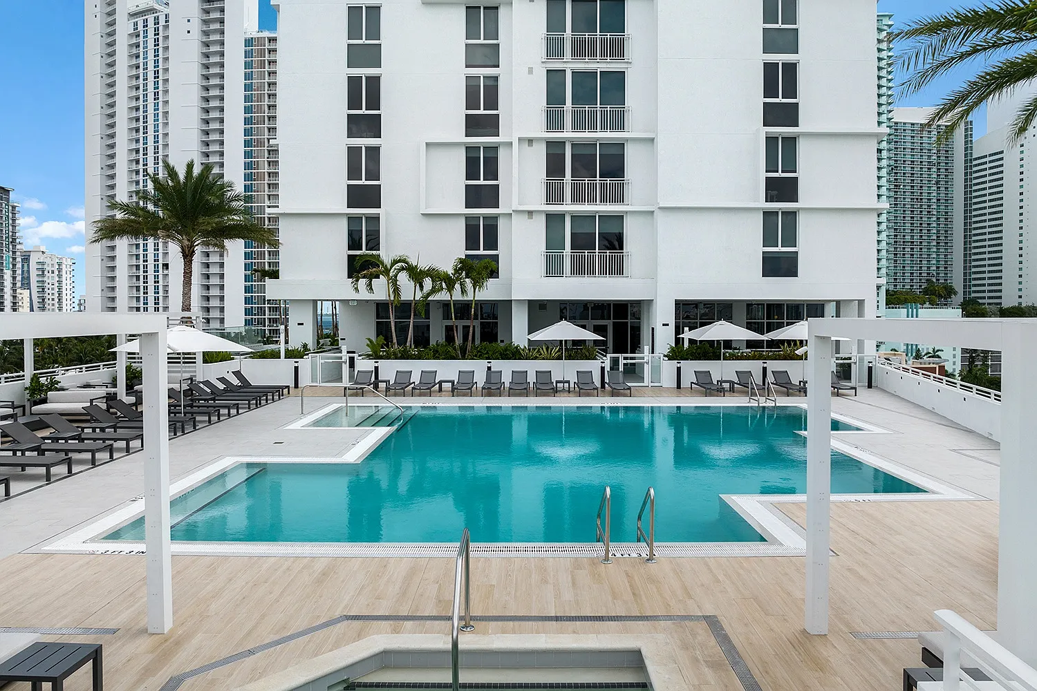 2000 Biscayne — Photo 2