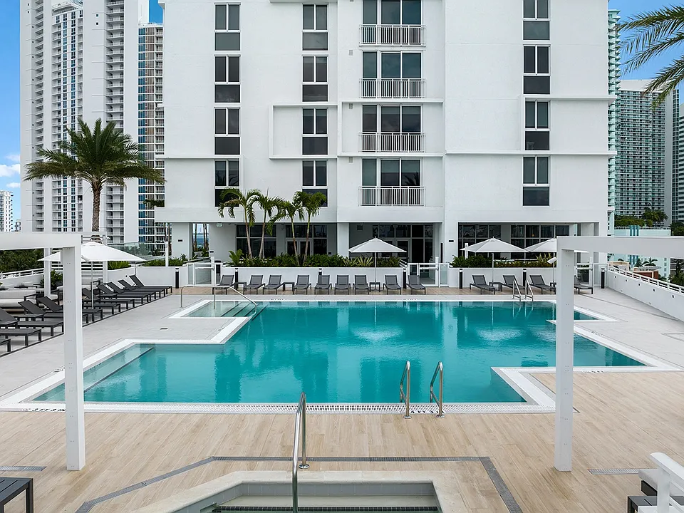 Building Photo 2