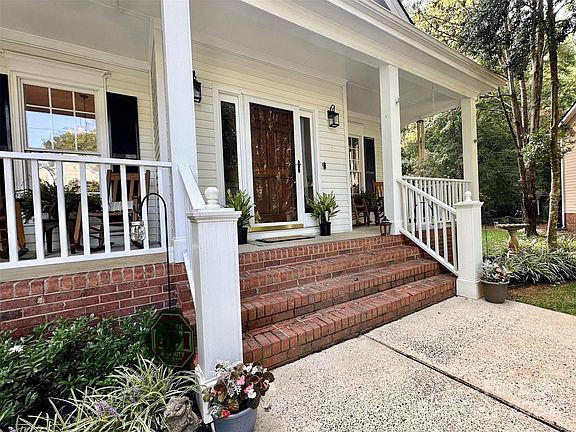 3rd image of 7815 Hollow Oaks Ln