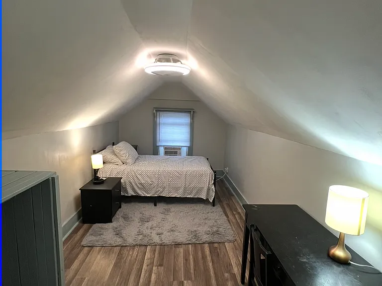 1149 SW College Ave — Photo 14