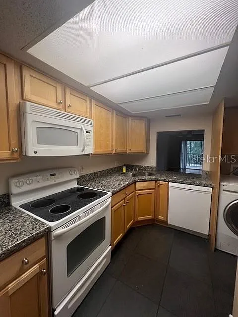 Photo 2 of 13 - 3700 S Osprey Ave #221 - Sarasota, FL Building Photo - 3700 S Osprey Ave #221