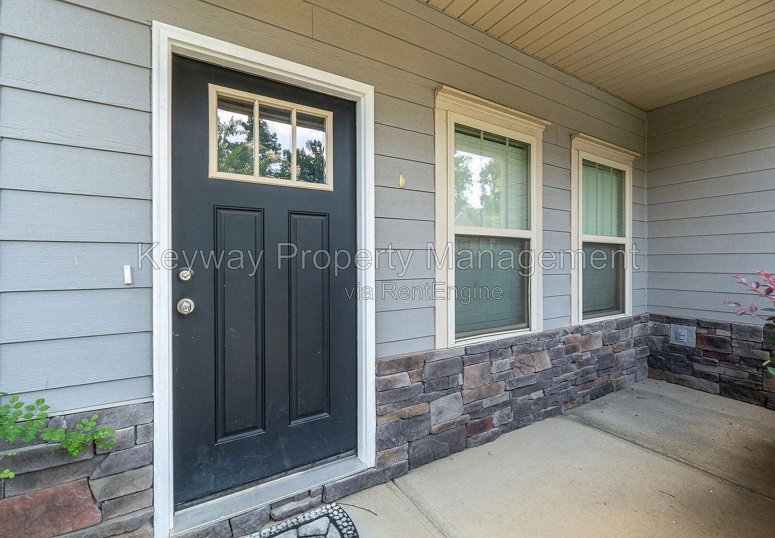 4 bed, 3.0 bath, 2366 sqft, $2,430 — Photo 2