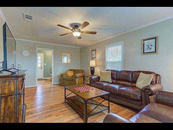3rd image of 1419 Fuller Dr