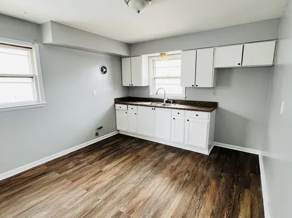 5851 N 61st St, Milwaukee, WI 53218