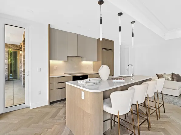 78-29 Austin Street image 6 of 31