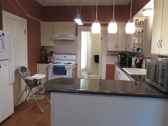3rd image of 426 Water St