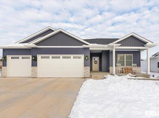 512 W Meadow Ln, Walcott, IA 52773