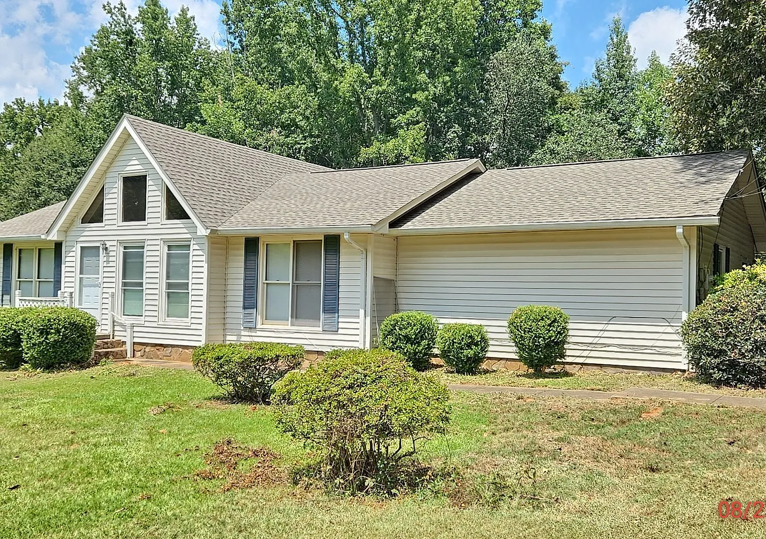 4 bed, 2.0 bath, 1736 sqft, $1,850 — Photo 1