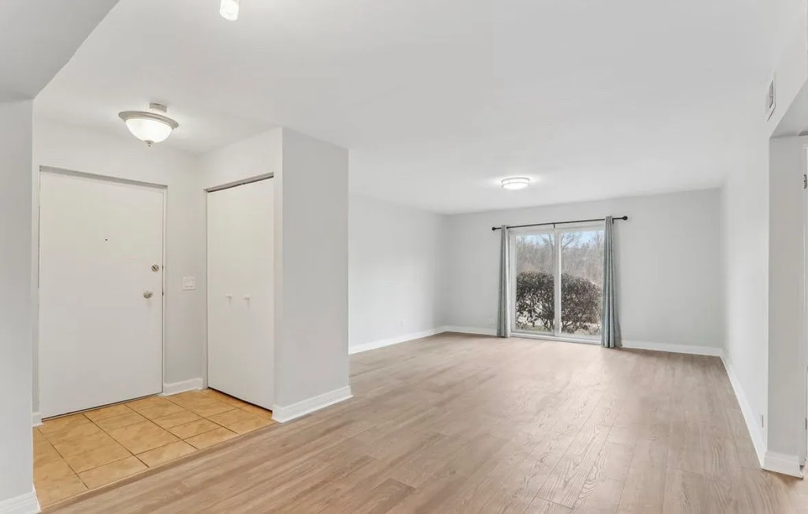 2 bed, 1200 sqft, $2,500 — Photo 2