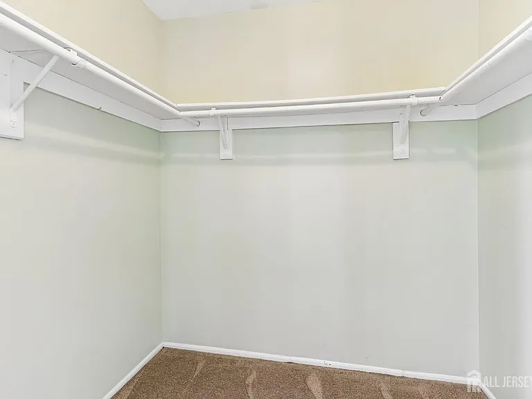 4 Chelsea Dr — Photo 12