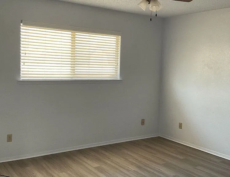 2209 Dickens Dr — Photo 11