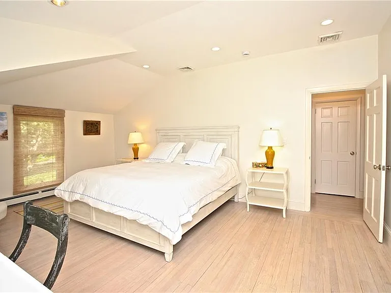 215 Coggeshall Ave — Photo 29