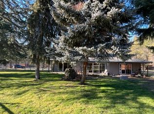 273 Earhart Rd, Rogue River, OR 97537