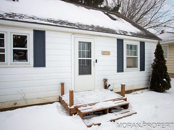 3rd image of 892 College Ave