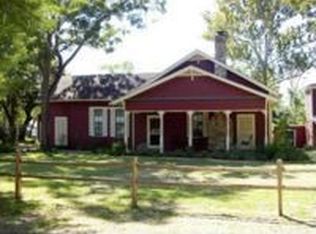 305 N Brazos St, Burton, TX 77835