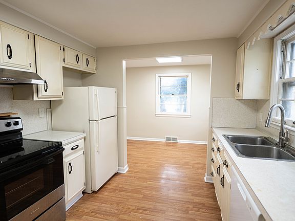 4th image of 3281 Milton Ave