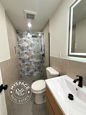 Bathroom, photo 1