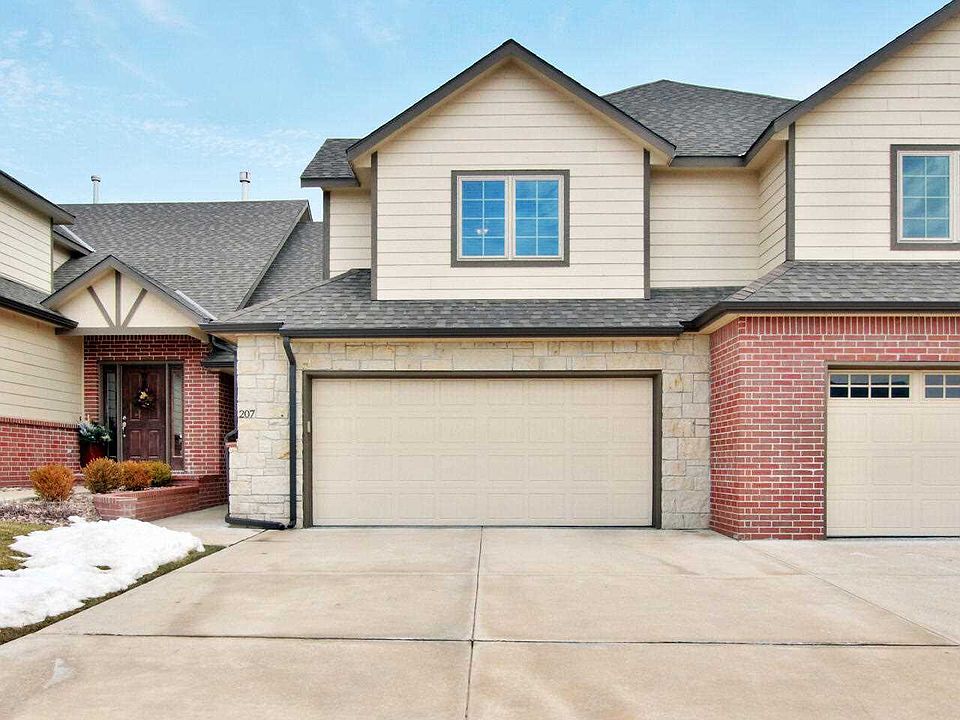 1st image of 818 McCloud Cir Unit 207