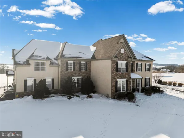 331 Ironstone Ln, Elverson, PA 19520