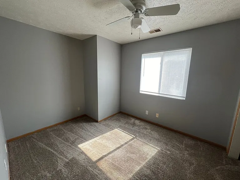 105 W B St — Photo 6