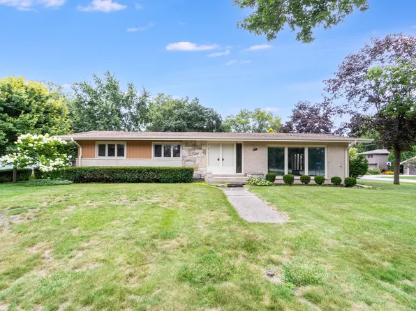 642 Country Ln, Beecher, IL 60401