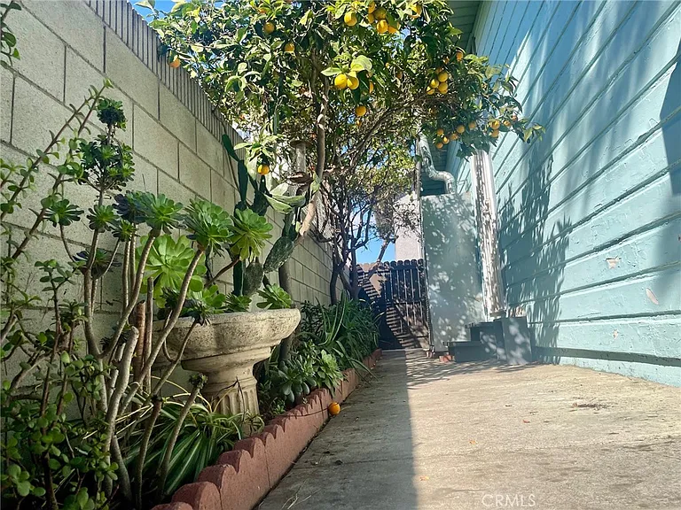 326 W Oliver St — Photo 2