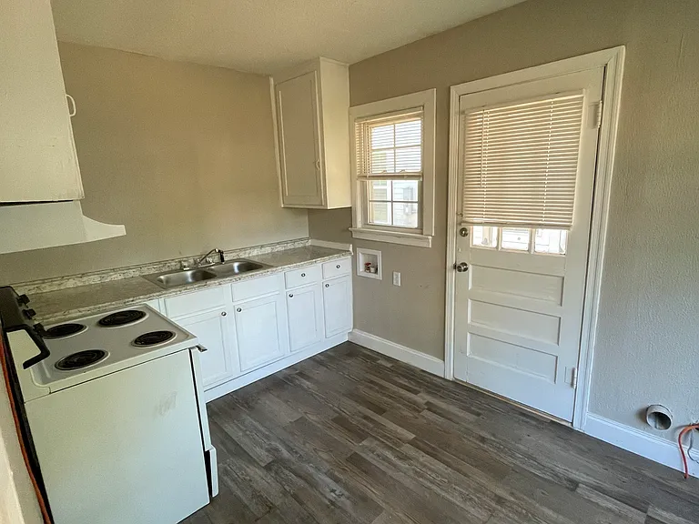 825 & 827 Burkett Ave #825 — Photo 14