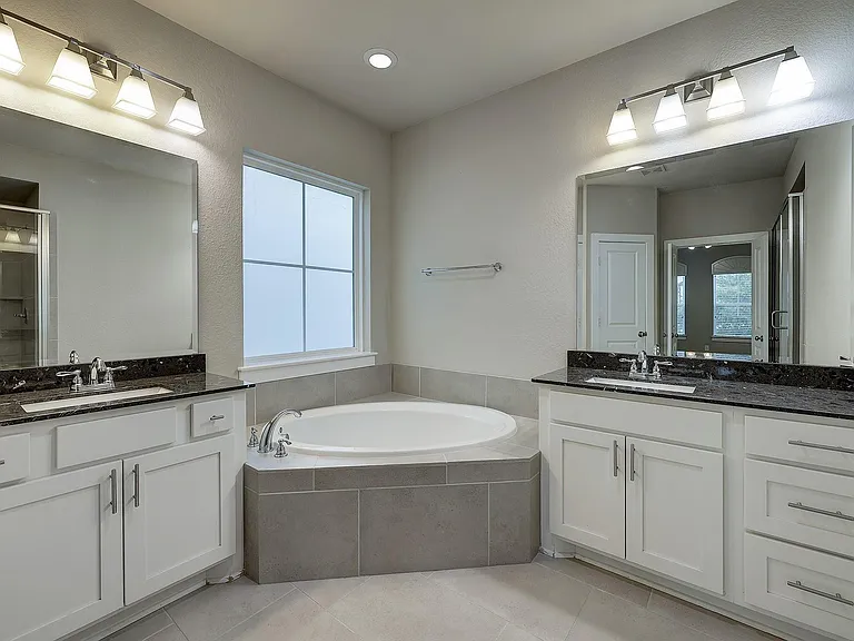 2724 Freund St — Photo 26