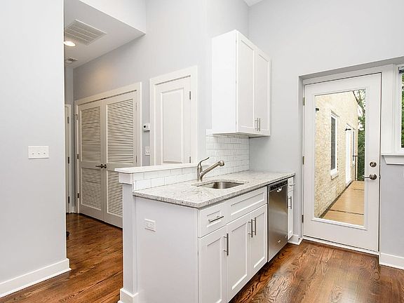 3rd image of 850 W Newport Ave #2FB