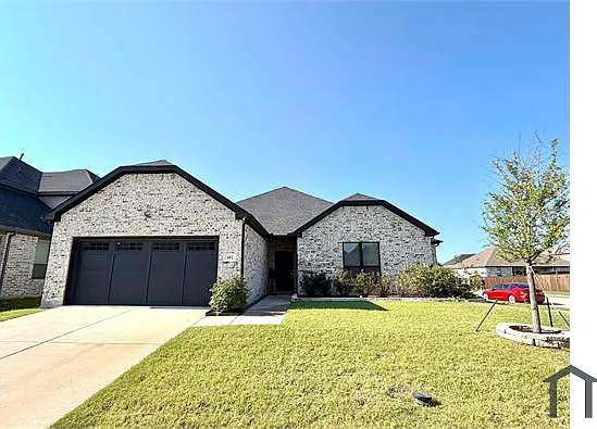 402 Coyote Creek Dr — Photo 1