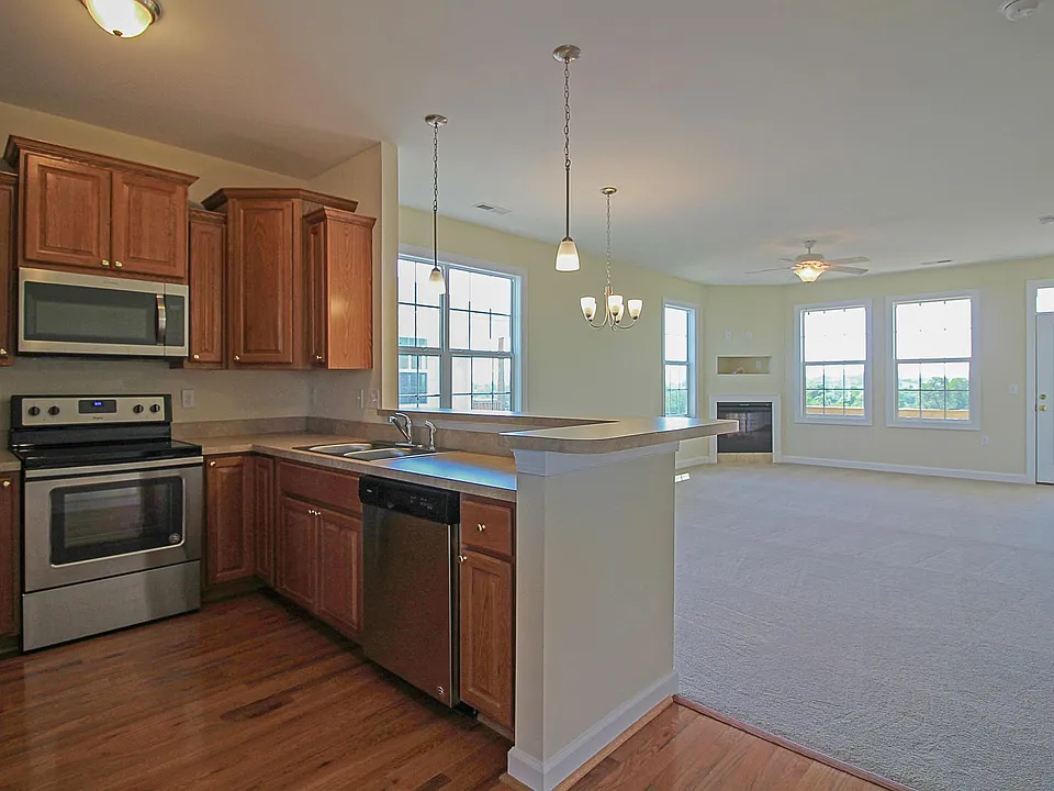 51 Windgate Cir #201