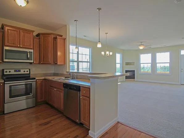 51 Windgate Cir #201, Fishersville, VA 22939