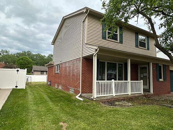 2nd image of 21489 Danbury St