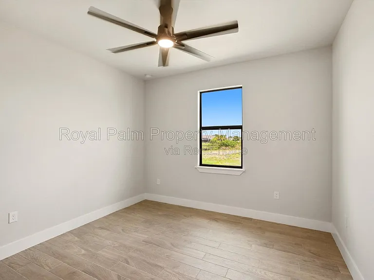 3750 NE 13th Ave — Photo 21