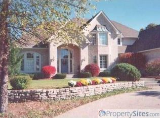 696 Suffolk Ln, Carmel, IN 46032
