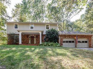203 Grosvenor Ln, Severna Park, MD 21146