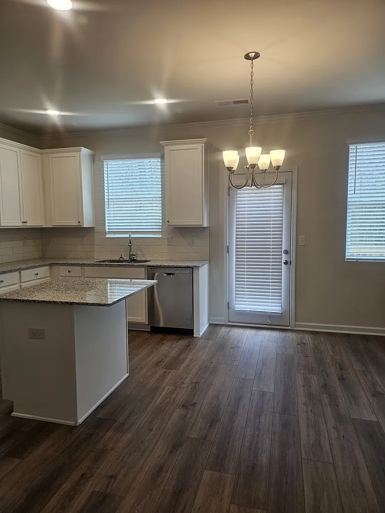 Modern 3-Bed Single Family Home with In-Unit Laundry — Photo 3