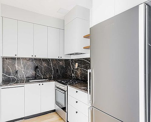5th image of 260 Gold St APT 616