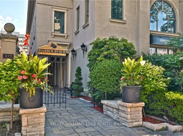 415 Locust St #306, Burlington, ON L7S 2J2