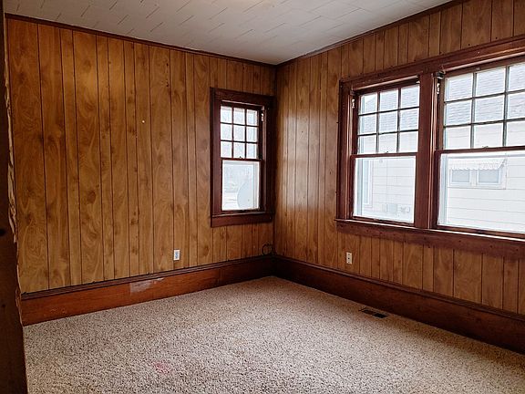 5th image of 209 E South St