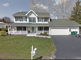 33147 N Lake Shore Dr, Grayslake, IL 60030