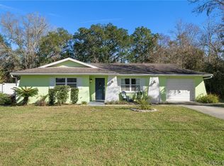 665 N Country Club Dr, Crystal River, FL 34429