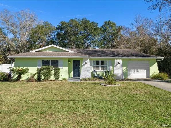 665 N Country Club Dr, Crystal River, FL 34429