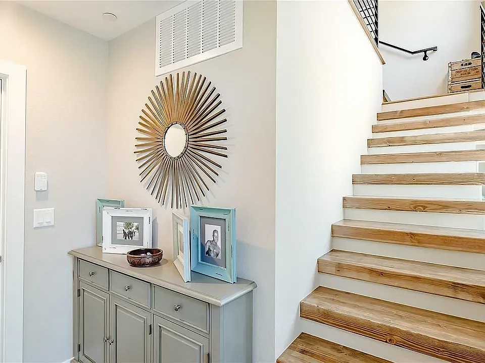 Entry - 2738 Decatur St