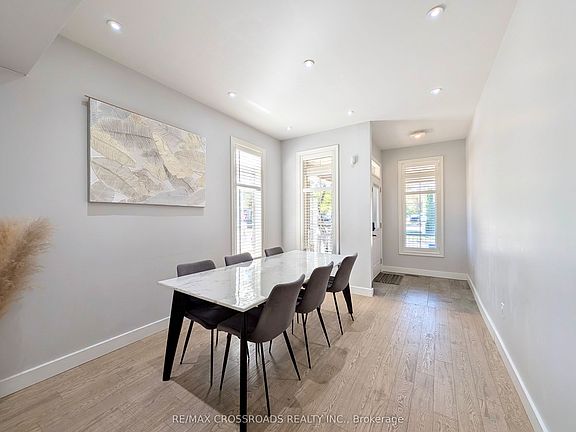 5th image of 31 Loire Valley Ave