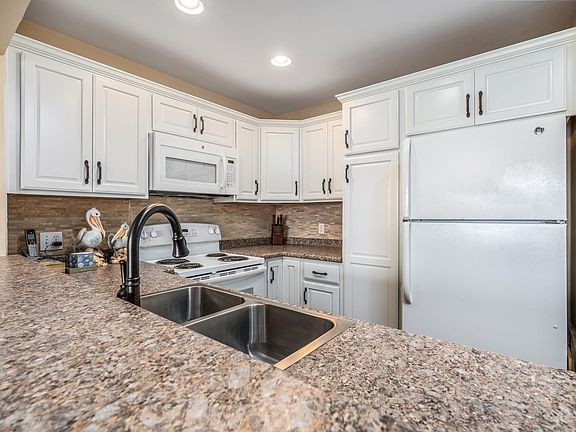 5th image of 35 S Driftwood Bay Unit 134
