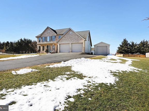 3rd image of 169 N Blackberry Ln