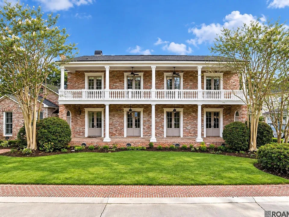 926 Crown Aly