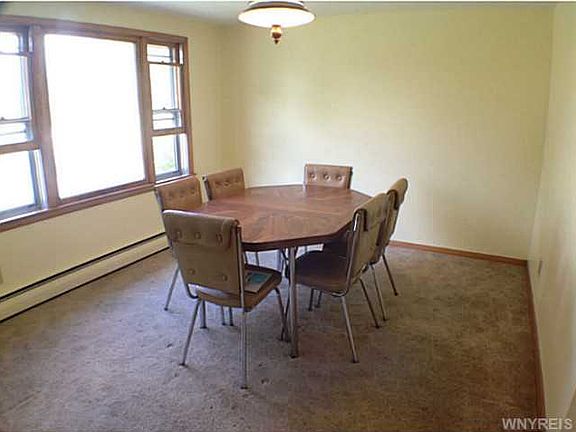 3rd image of 245 Woodcrest Dr