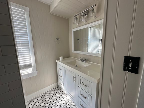 3rd image of 1401 8th St #1401